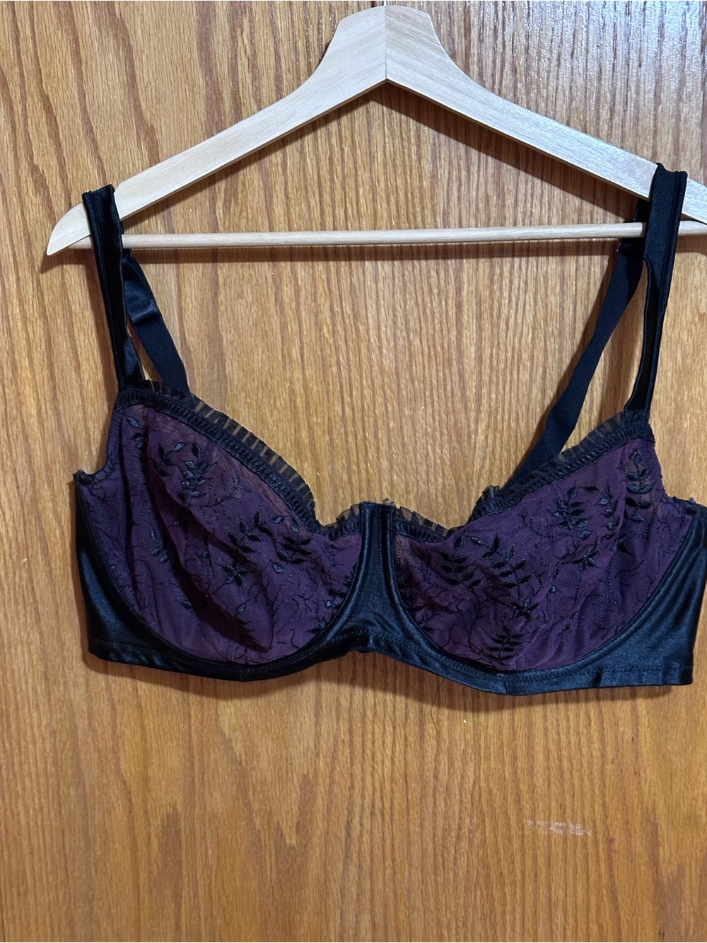 Cacique Black and Deep Plum Embroidered Underwire Bra sz 42DD‎